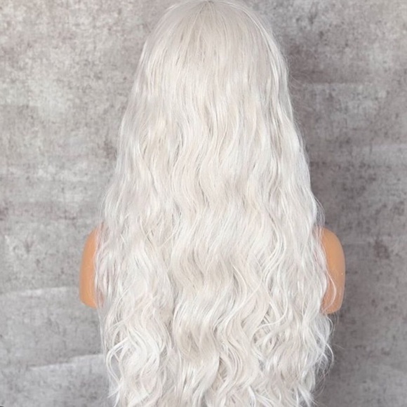 💫24” WHITE BLONDE  WAVY 6” FRONT LACE FRONT WIG💫 - Picture 6 of 8